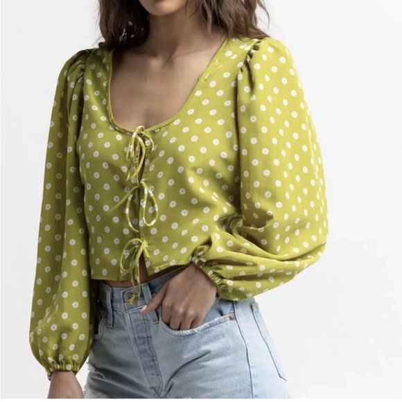 Levi's Tops - Levi's Floral Tie Blouse